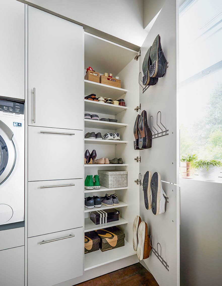 Schüller bijkeuken met inbouw schoenenkast