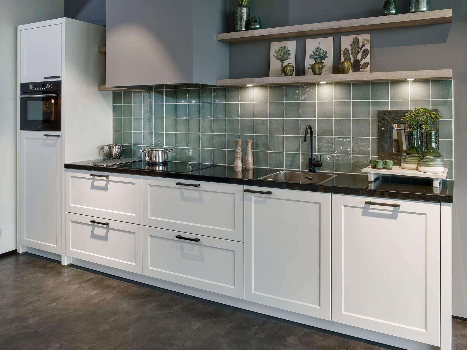 Intact koolstof Afdrukken Witte keuken met zwart blad: 3 redenen om hiervoor te kiezen - Tieleman  Keukens